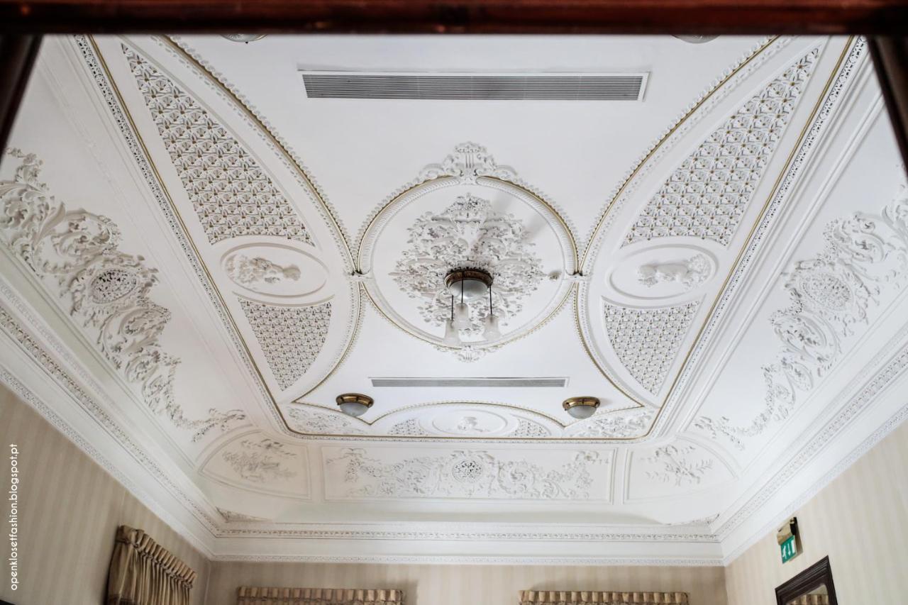 Hotel Quinta Das Lagrimas - Small Luxury Hotels Коїмбра Екстер'єр фото The ceiling of the main hall