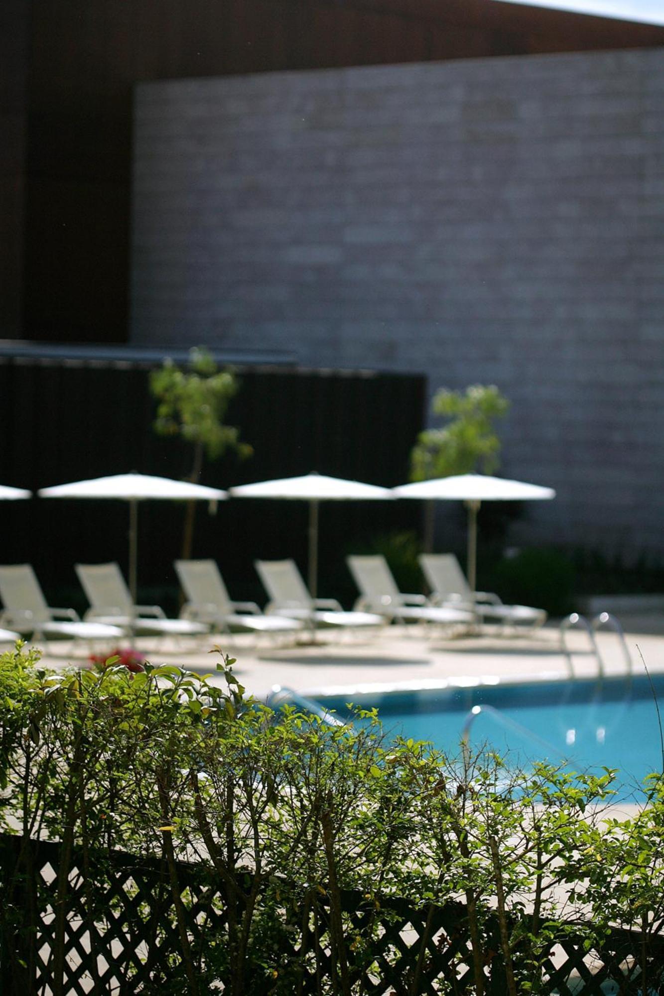 Hotel Quinta Das Lagrimas - Small Luxury Hotels Коїмбра Екстер'єр фото The swimming pool at the hotel
